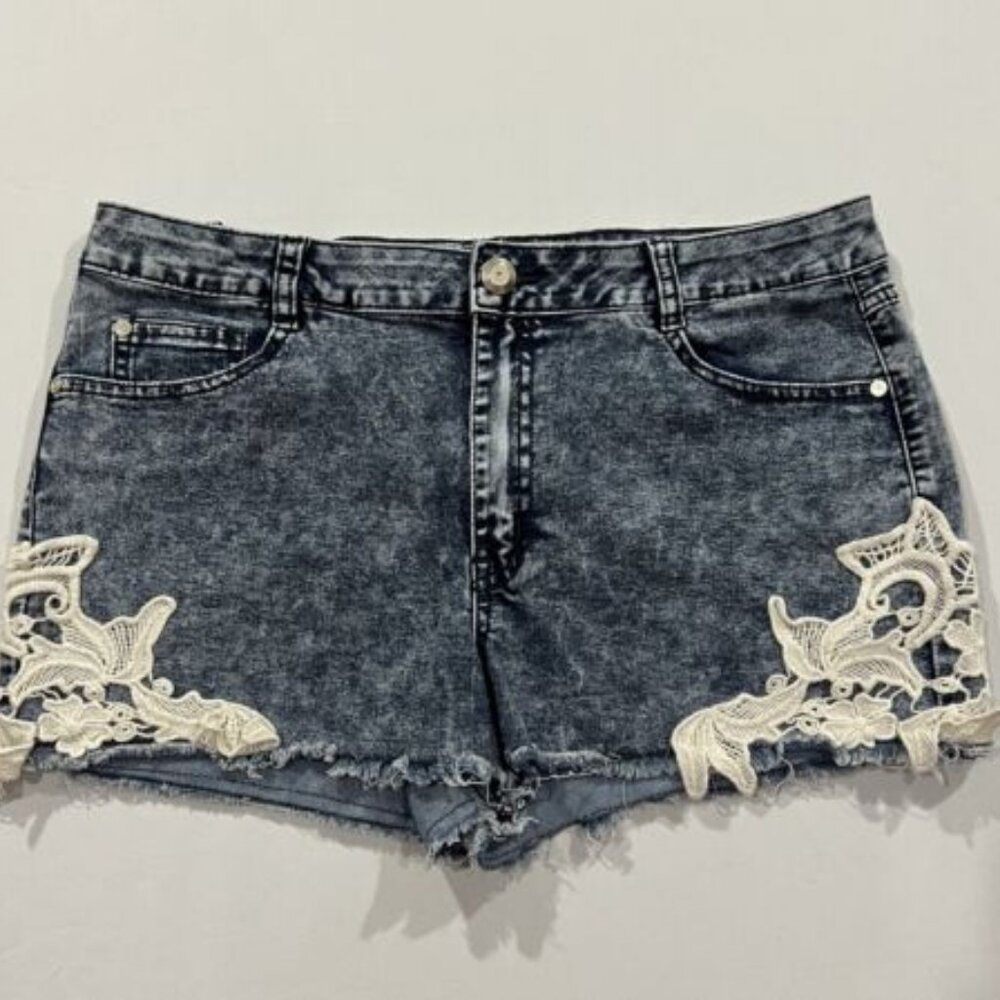 Boom Boom Jeans Size 15 Acid Wash Cut Off Shorts With Embroidered Lace Detail